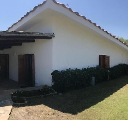 Porto Istana Beach House 奧爾比亞 外观 照片