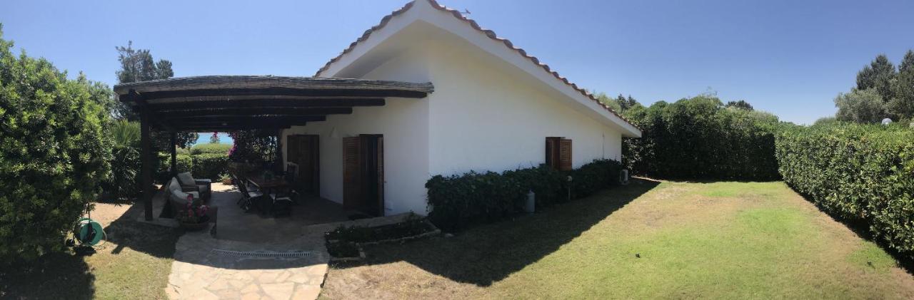 Porto Istana Beach House 奧爾比亞 外观 照片